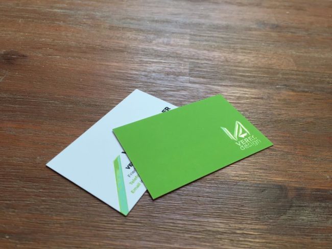 Visitenkarte mit partiellem Relieflack