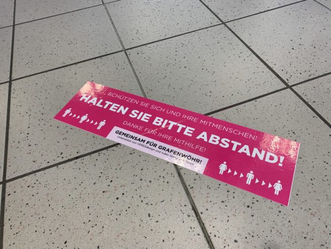 Aufkleber Abstand halten