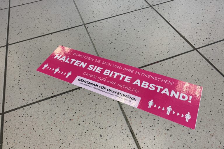 Aufkleber Abstand halten