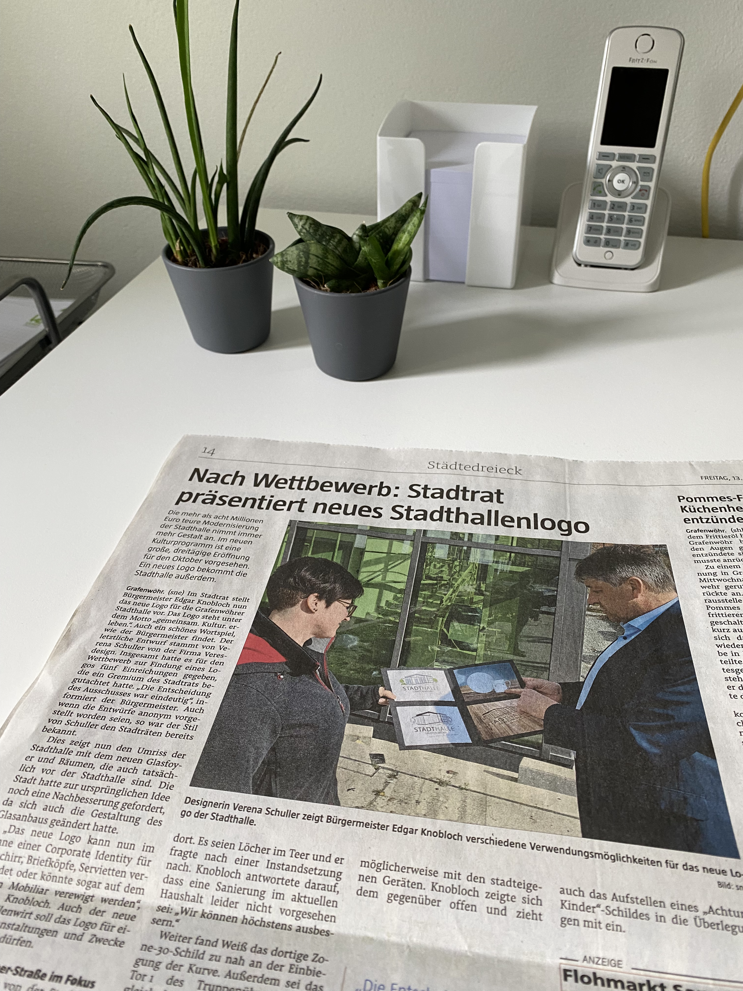 Logo Stadthalle Grafenwöhr Bericht Stadthalle, Wettbewerb, Logodesign, Logowettbewerb, Grafenwöhr, Zeitungsbericht zum Gewinn des Wettbewerbes für ein neues Logo der Stadthalle Grafenwöhr