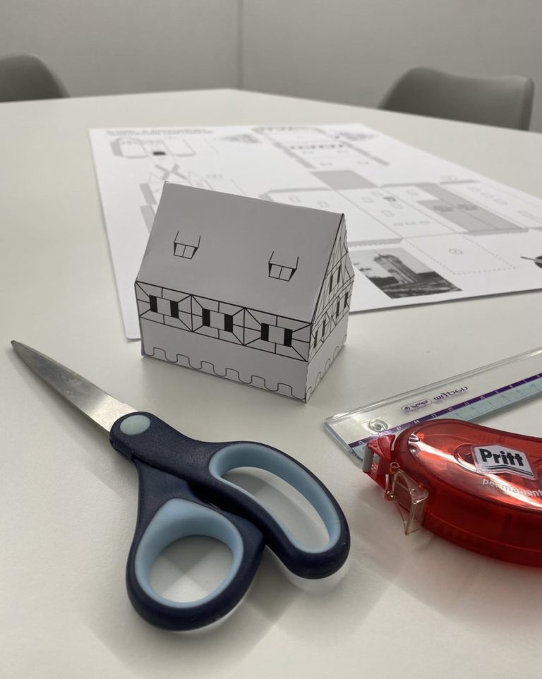 Wasserturm Bastelvorlage 3D Basteln Papierbogen Kinder