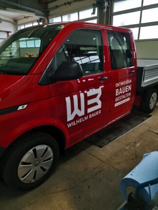 Fahrzeug mit neuer Beklebung Wilhelm Bauer Erbendorf