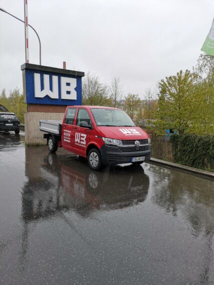 Fahrzeug mit neuer Beklebung Wilhelm Bauer Erbendorf