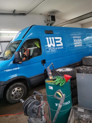 Iveco, Bus, beklebt, Baufirma