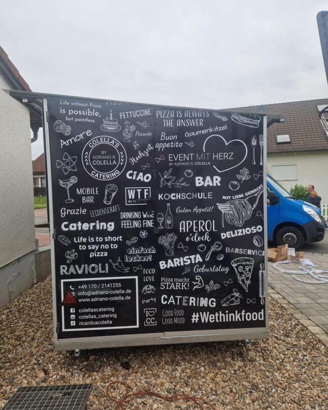 neu beklebter Food Truck für Colellas Catering