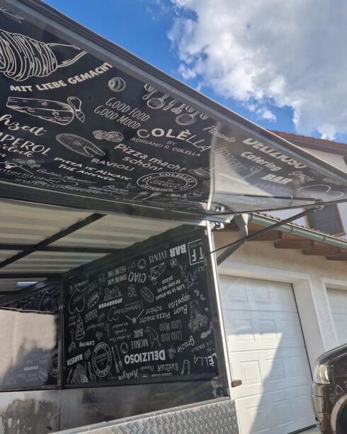 neu beklebter Food Truck für Colellas Catering
