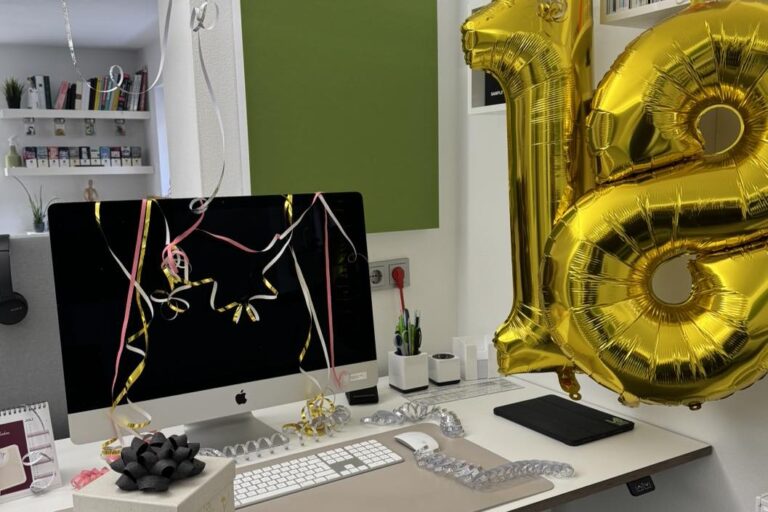 Überraschung am Schreibtisch zum 18. Geburtstag unserer Auszubildenden Hanna