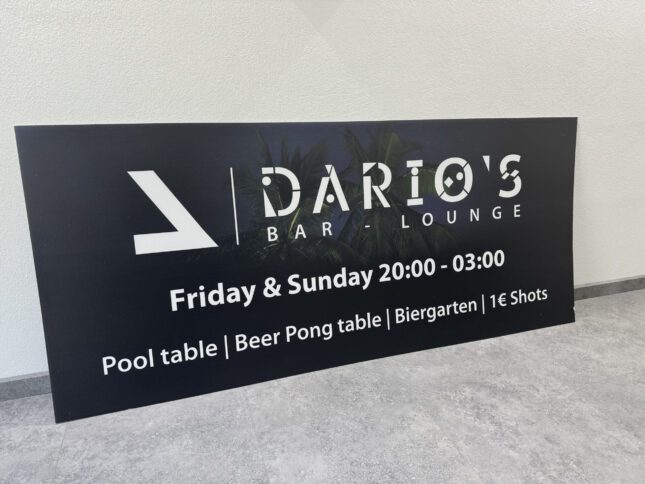 Schild für Darios Bar in Grafenwöhr