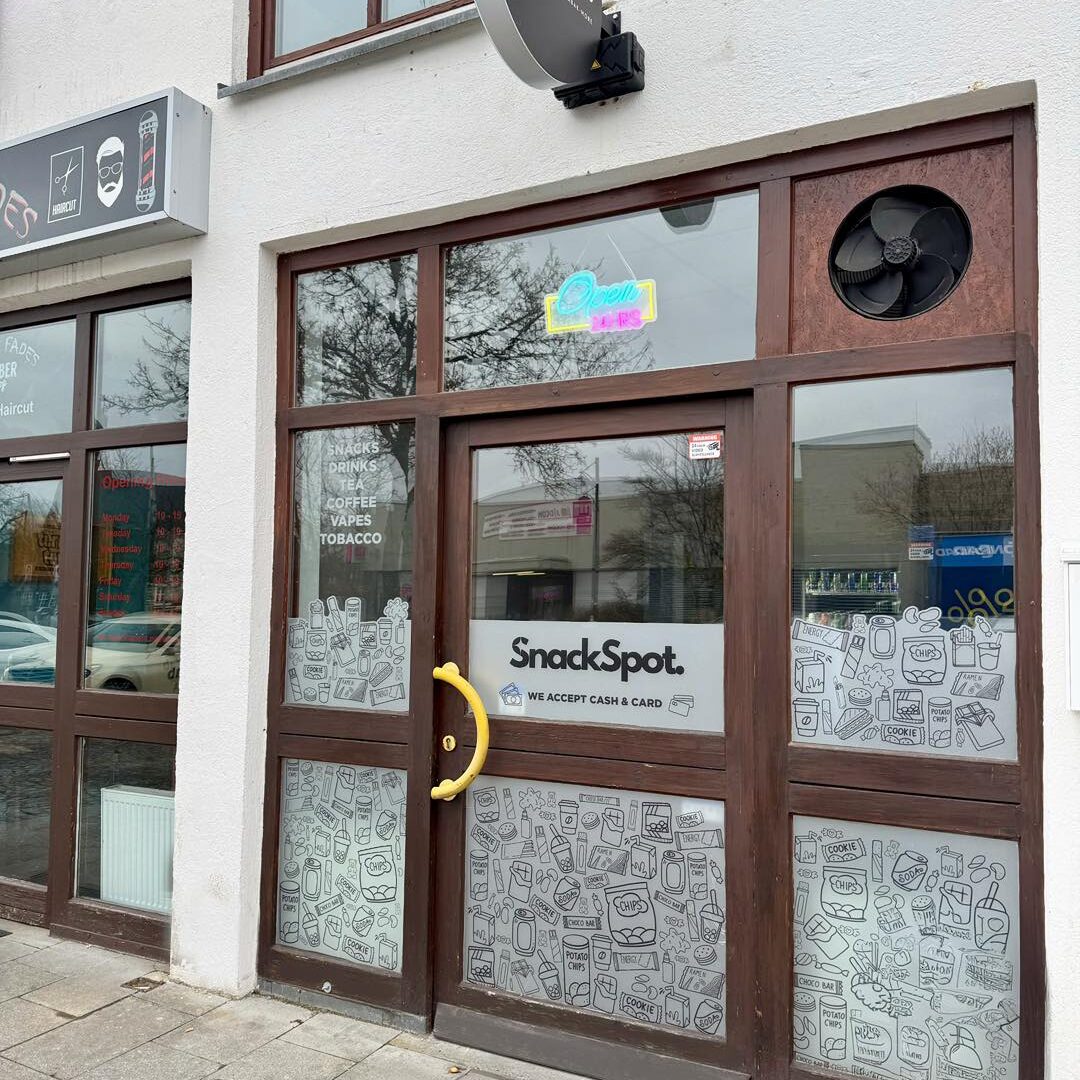 SnackSpot Grafenwöhr Kreative Schaufensterbeklebung für den SnackSpot in Grafenwöhr