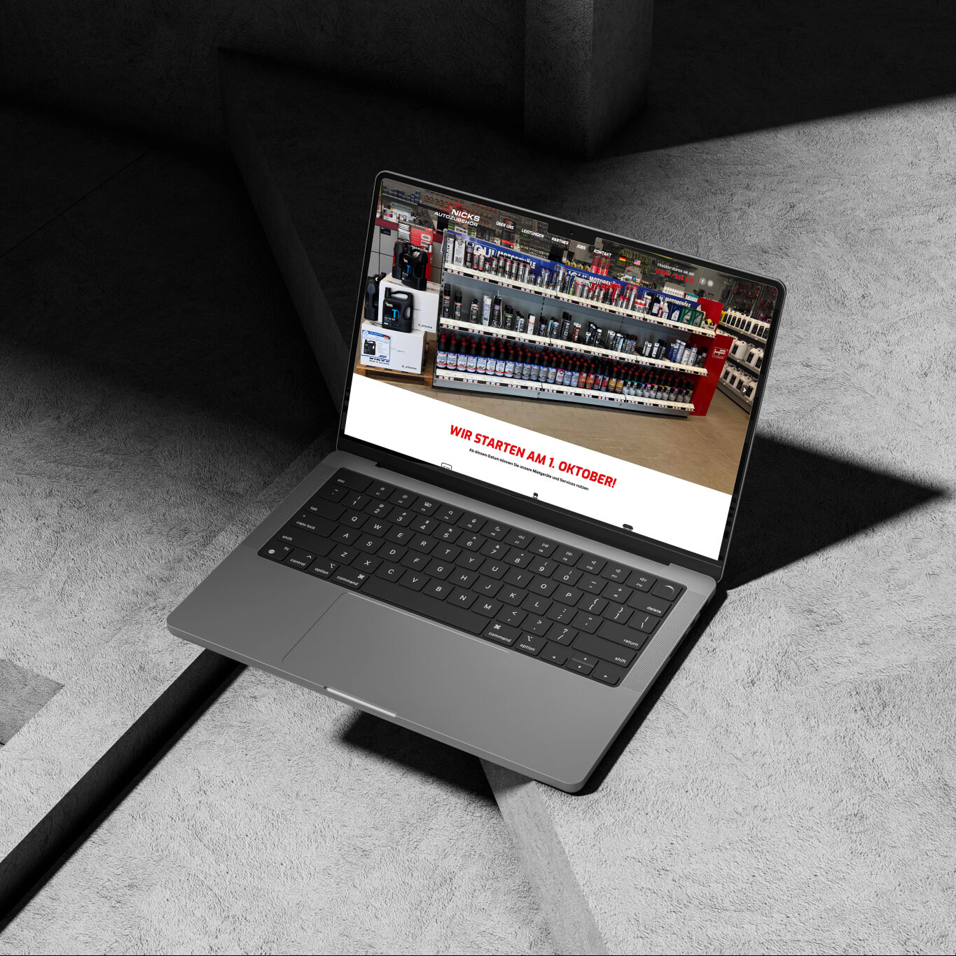 Laptop mit der Ansicht der Webseite von Nicks Autozubehör in Grafenwöhr